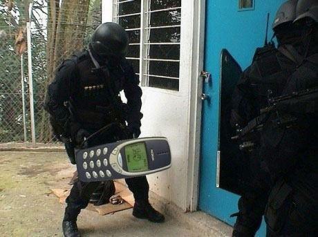 Nokia usato per sfondare una porta