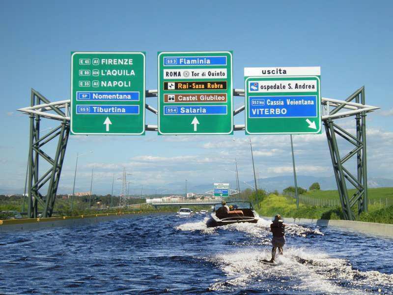 Sci d'acqua in autostrada