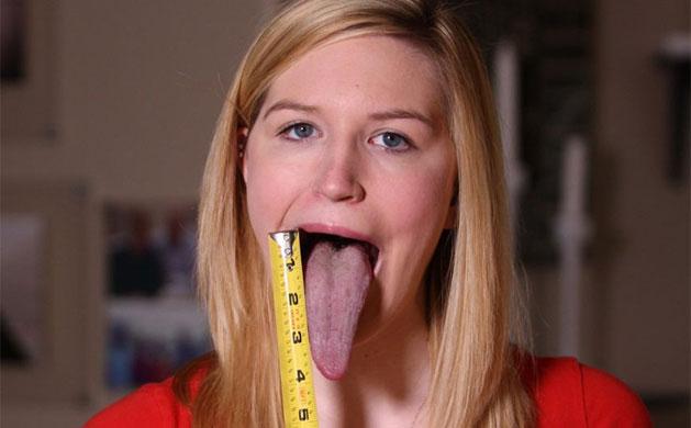 Foto Divertente: Donna con la lingua veramente lunga