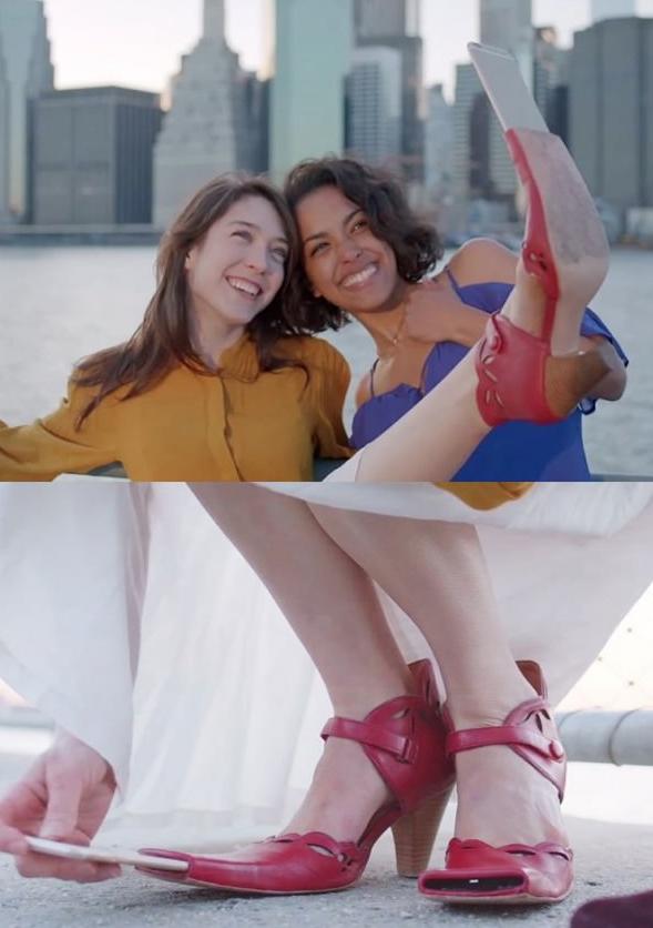 Foto Divertente: Scarpe da donna con fessura per fare i selfie