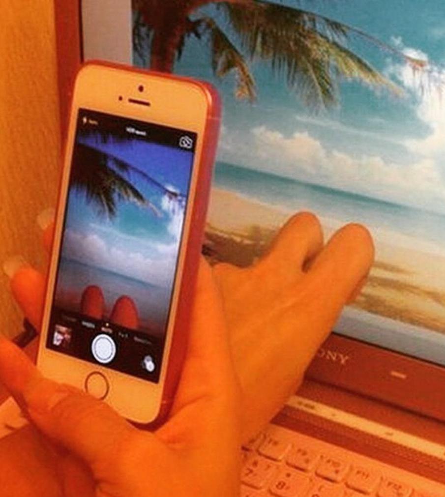 Foto Divertente: Fotomontaggio per dimostrare di essere al mare
