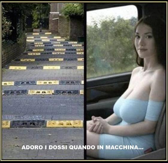 Foto Divertente: Portare una donna in auto sui dossi con lo scollo