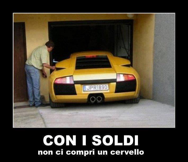 Ferrari che non entra nel garage