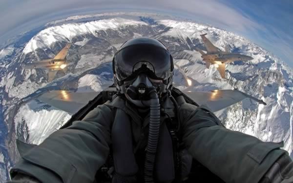 Selfie fatto da un pilota d'aereo mlitare