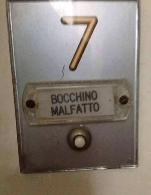 Foto Divertente: Nomi imbarazzanti scritti sul citofono