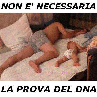 Foto Divertente: Come dormono padre e figlio