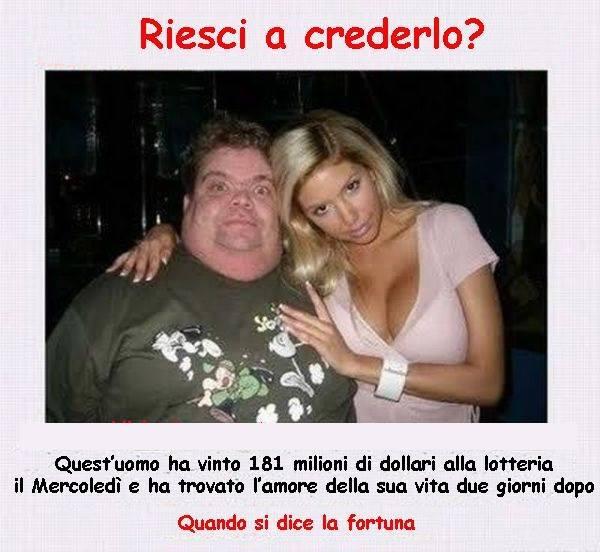 Foto Divertente: Uomo con bellissima ragazza al suo fianco