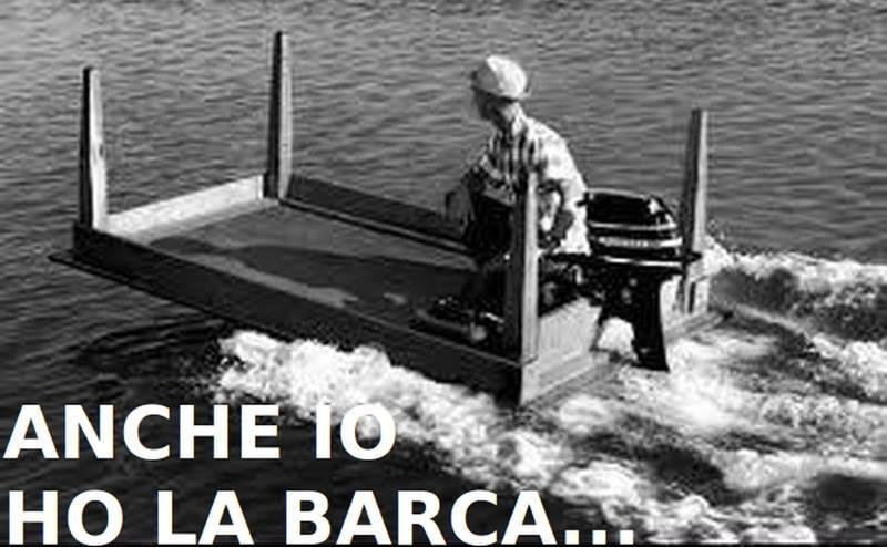Foto Divertente: Tavolino utilizzato come barca