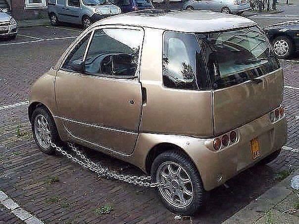 Macchina con catena che lega le due ruote