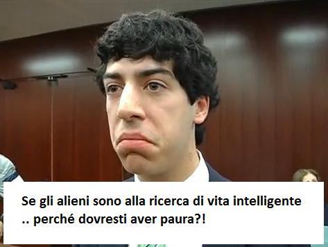 Foto Divertente: Il Trota non deve avere paura degli alieni