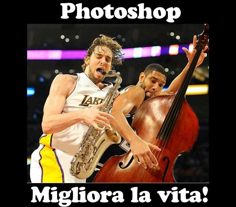 Giocatori di basket con strumenti in mano