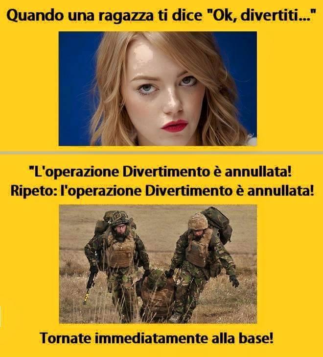 Foto Divertente: Donna che parla e i militari che tornano alla base