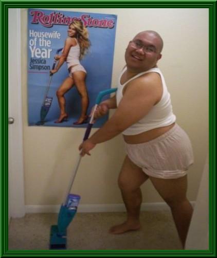 Uomo che fa la posa sexy come nel ritratto