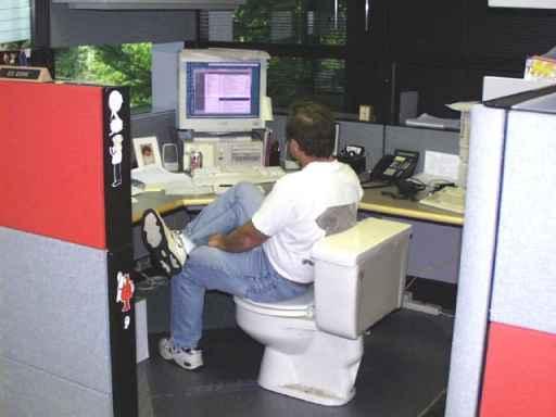 Foto Divertente: Bagno in ufficio
