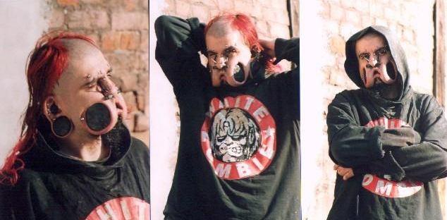 Foto Divertente: Uomo con piercing incredibili sul viso