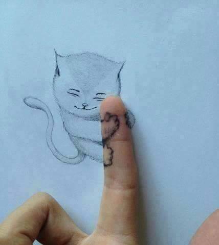 Foto Divertente: Gattino disegnato che si aggrappa al dito di chi disegna