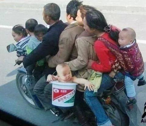 In otto su una moto