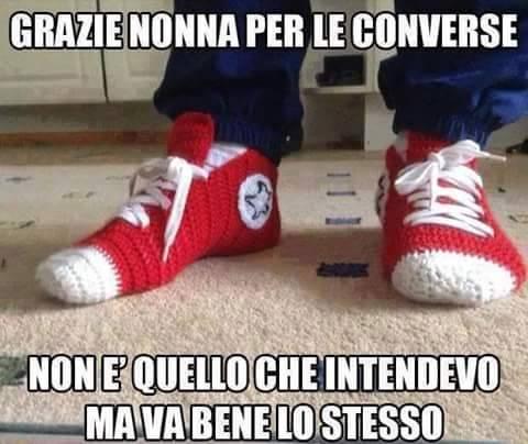 Foto Divertente: Le converse fatte ad uncinetto