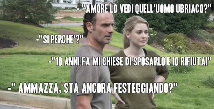 Foto Divertente: Uomo e donna che parlano dell'ex di lei