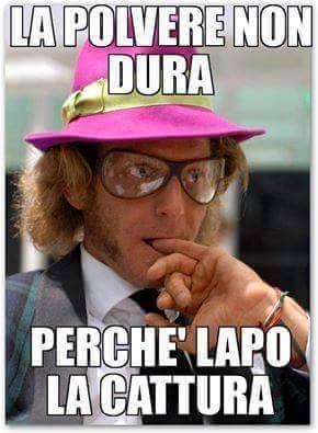Foto Divertente: Lapo con cappellino rosa e occhiali da sole