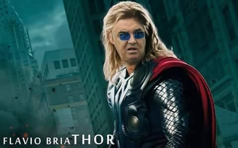 Briatore vestito da Thor