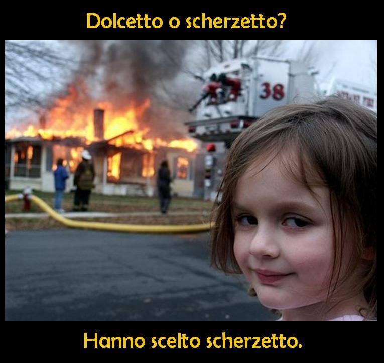 Bimba che fa esplodere una casa per Halloween