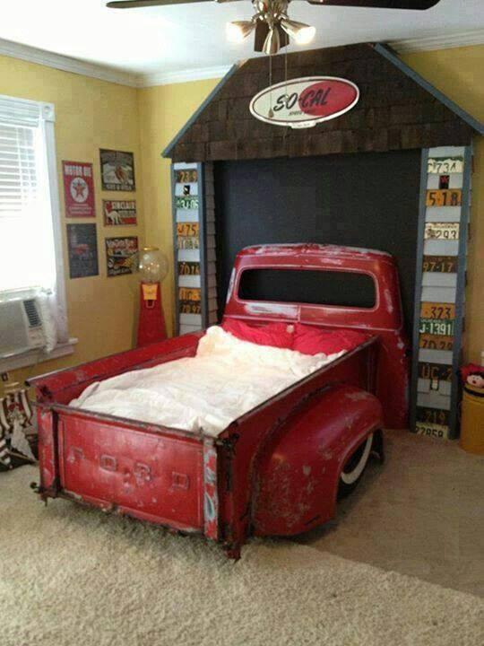 Letto all'interno del cassone di un pick up