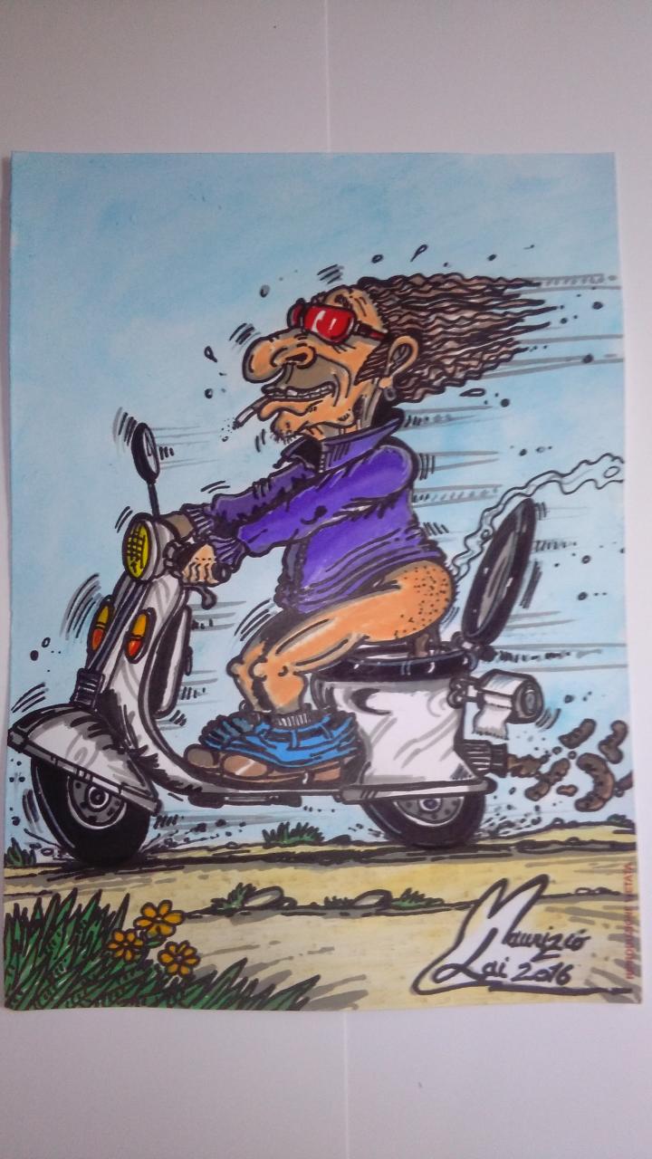 Foto Divertente: Scooterista che fa i propri bisogni mentre guida