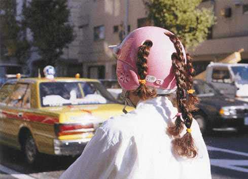 Foto Divertente: Casco con treccine
