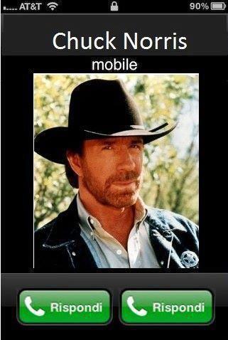 Se ti chiama Chuck Norris non puoi non rispondere al cellulare