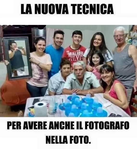 Specchio per far entrare nella foto anche il fotografo