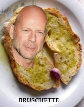 Foto Divertente: Bruce Willis su una fetta di pane con olio