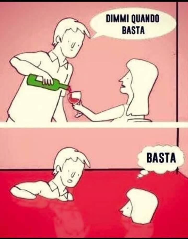 Foto Divertente: Ragazzo che versa del vino alla ragazza e allaga la casa