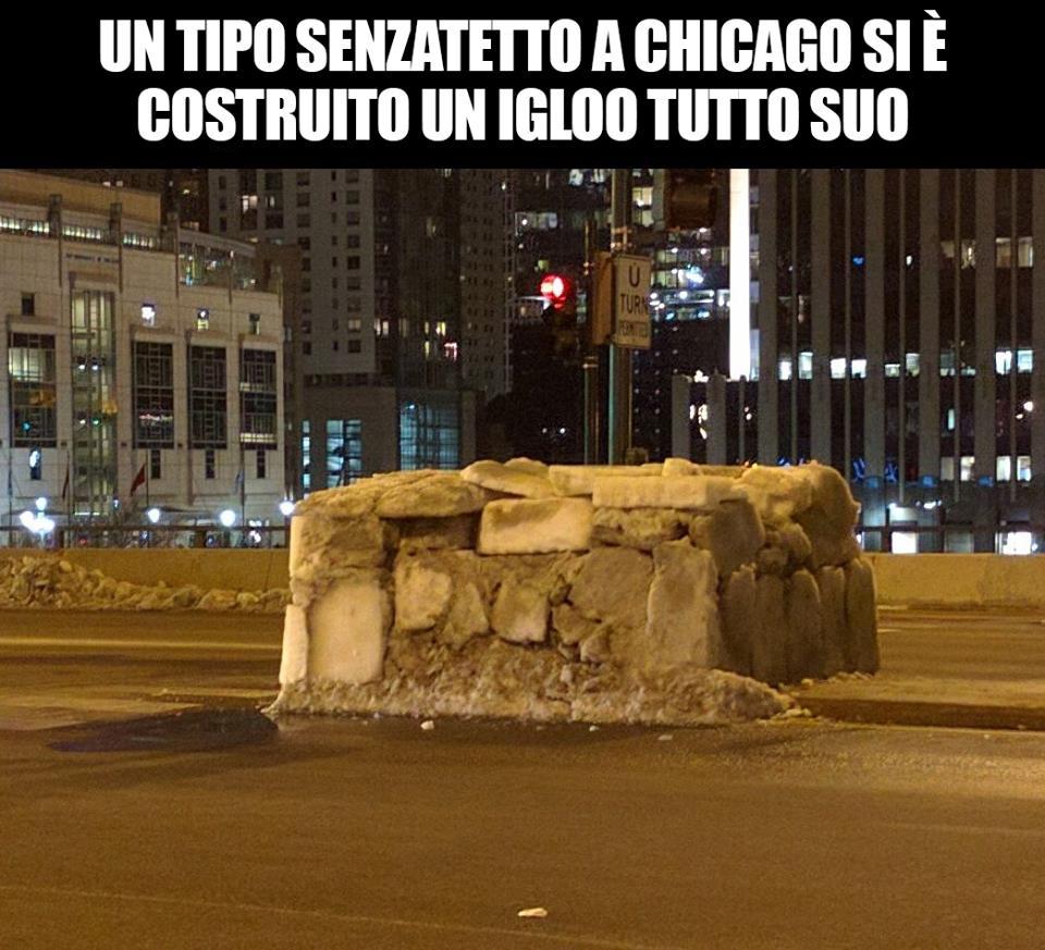 Igloo in mezzo ad una strada