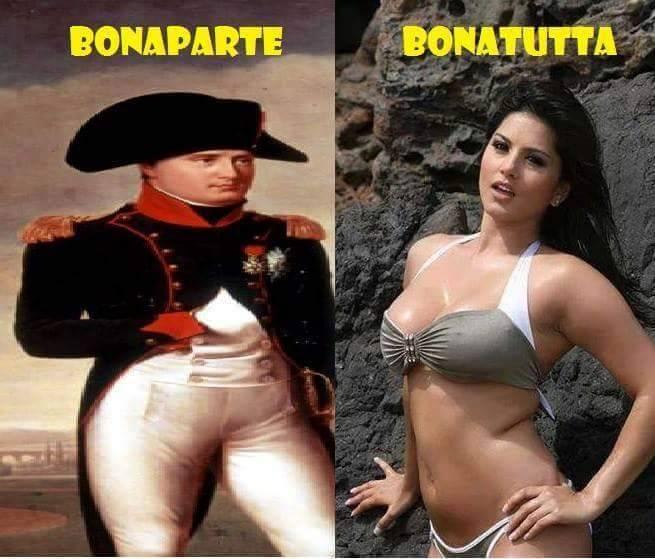 Foto Divertente: Napoleone Bonaparte e una bella donna spogliata