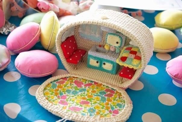 Camper fatto ad uncinetto