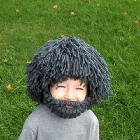 Foto Divertente: Bambino con cappello con barba