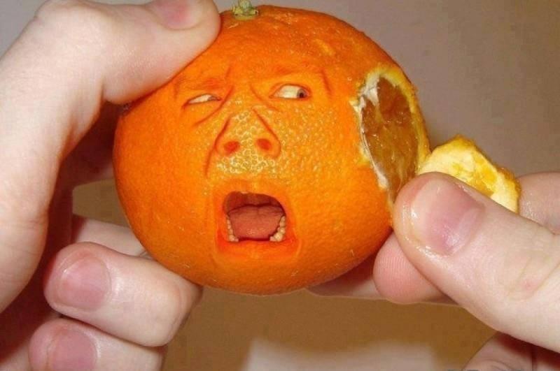 Arancia con volto umano