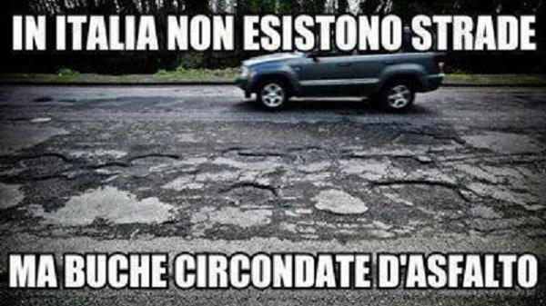 Foto Divertente: Le condizioni delle strade italiane..piene di buche