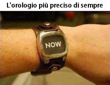 Orologio con scritto "now"