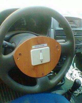 Clacson di un auto a forma di campanello