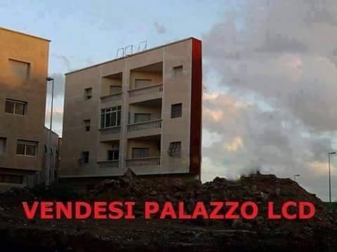 Foto Divertente: Palazzo sottile come un LCD