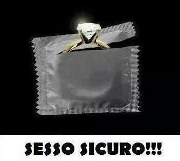 Involucro preservativo con dentro un solitario