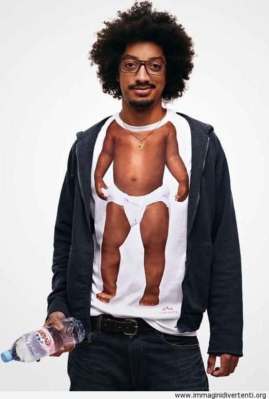 Foto Divertente: Maglietta con corpo di bambino