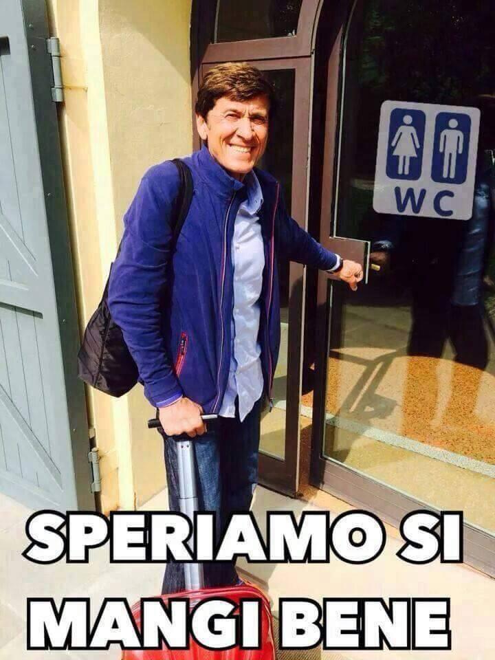 Morandi che entra in un wc pensando sia un ristorante