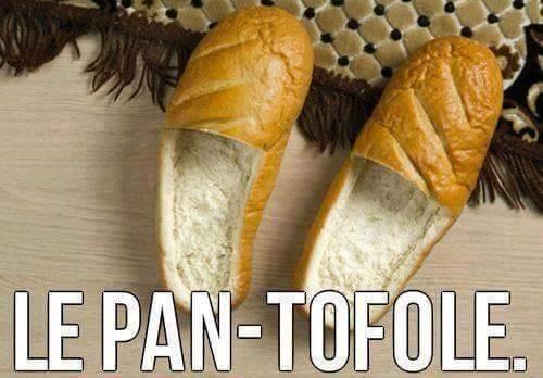 Foto Divertente: Panini ritagliati a forma di pantofole