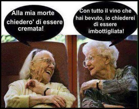 Anziana che vuole essere imbottigliata anzichè cremata