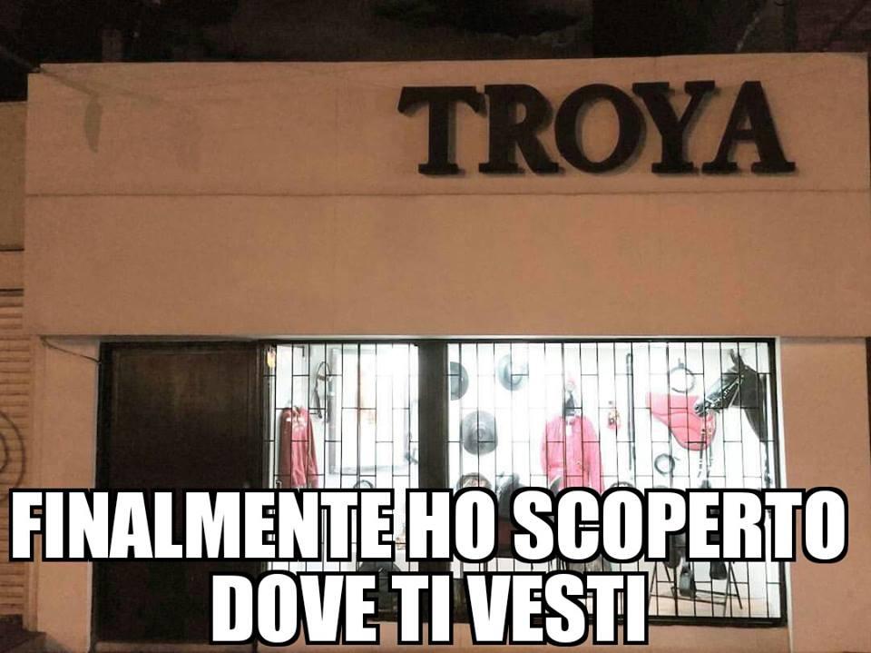 Negozio abbigliamento chiamato Troya 