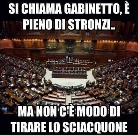 Il gabinetto politico pieno di stronzi