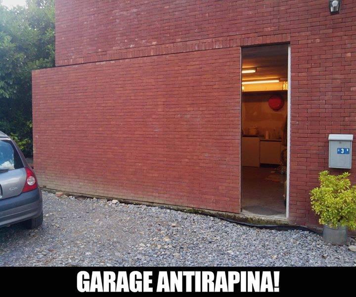 Garage mimetizzato nel muro